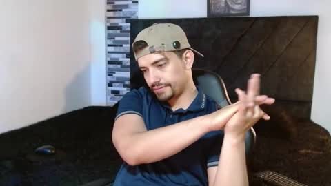 Snapshot of ian_davis chatting on March 14, 8:03 pm Ian Davis online show from March 14, 8:03 pm