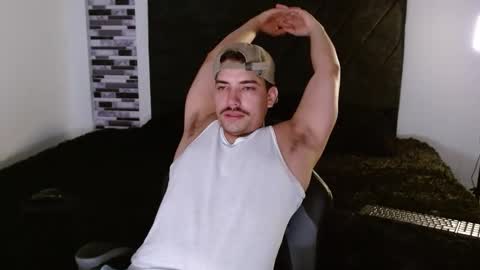 Snapshot of ian_davis chatting on March 19, 7:07 pm Ian Davis online show from March 19, 7:07 pm