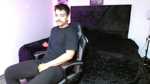 Snapshot of ian_davis chatting on March 23, 1:15 pm Ian Davis online show from March 23, 1:15 pm