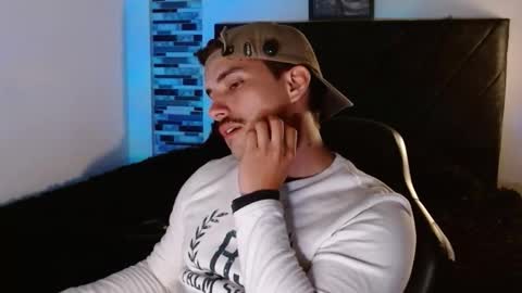 Snapshot of ian_davis chatting on March 24, 1:21 am Ian Davis online show from March 24, 1:21 am