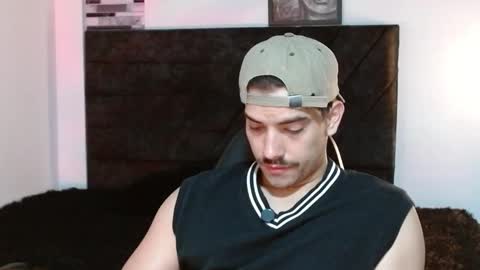 Snapshot of ian_davis chatting on March 26, 2:28 am Ian Davis online show from March 26, 2:28 am