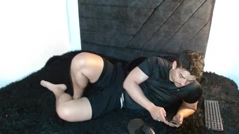 Snapshot of ian_davis chatting on March 27, 6:51 pm Ian Davis online show from March 27, 6:51 pm