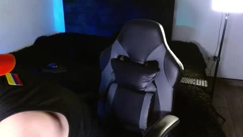 Snapshot of ian_davis chatting on March 28, 6:57 am Ian Davis online show from March 28, 6:57 am