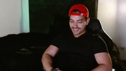 Snapshot of ian_davis chatting on March 28, 7:02 pm Ian Davis online show from March 28, 7:02 pm