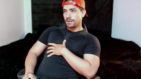 Snapshot of ian_davis chatting on April 6, 9:10 am Ian Davis online show from April 6, 9:10 am