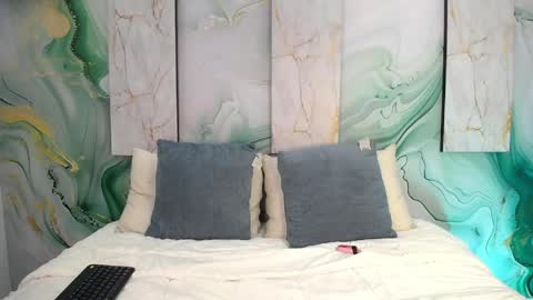 Ian  online show from April 19, 12:37 pm