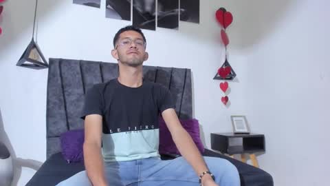 Snapshot of ian_thompsoncut chatting on October 2, 12:56 pm Ian Thompson online show from October 2, 12:56 pm