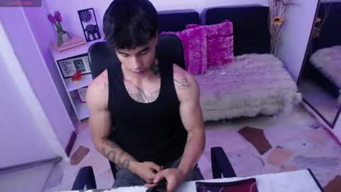 Snapshot of ian_west chatting on April 14, 12:00 pm Ian online show from April 14, 12:00 pm