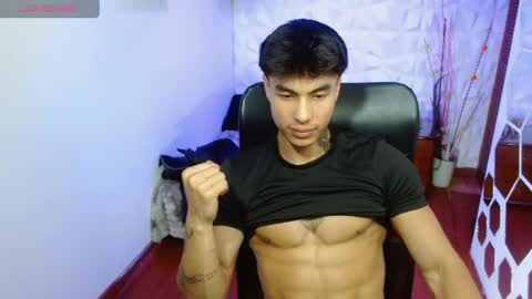 Snapshot of ian_west chatting on April 17, 8:01 pm Ian online show from April 17, 8:01 pm