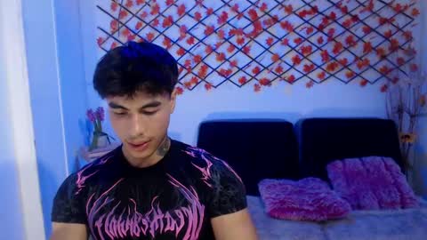 Snapshot of ian_west chatting on May 19, 9:10 pm Ian online show from May 19, 9:10 pm