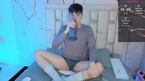 Snapshot of ianblake_ chatting on May 5, 10:51 pm Ian online show from May 5, 10:51 pm