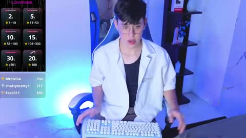 Snapshot of ianblake_ chatting on May 12, 10:29 pm Ian online show from May 12, 10:29 pm