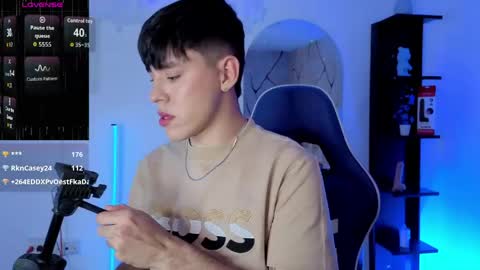 Snapshot of ianblake_ chatting on May 22, 10:37 pm Ian online show from May 22, 10:37 pm