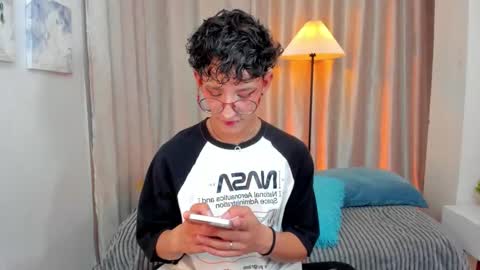 Snapshot of iangel_ chatting on February 25, 3:27 am ian online show from February 25, 3:27 am