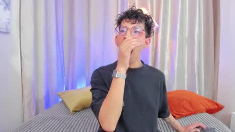 Snapshot of iangel_ chatting on February 28, 3:51 am ian online show from February 28, 3:51 am