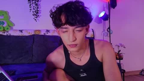 Snapshot of iangel_ chatting on March 18, 1:42 am ian online show from March 18, 1:42 am