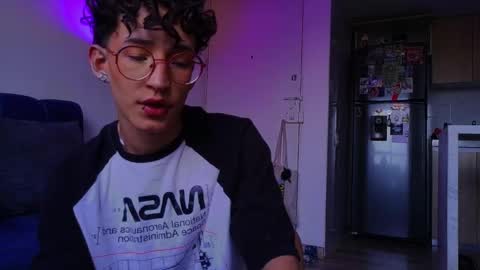 Snapshot of iangel_ chatting on March 19, 10:47 pm ian online show from March 19, 10:47 pm