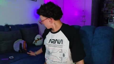 Snapshot of iangel_ chatting on April 16, 1:39 am ian online show from April 16, 1:39 am