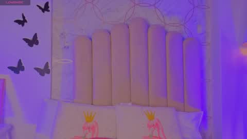  iara smith  online show from March 18, 11:35 am