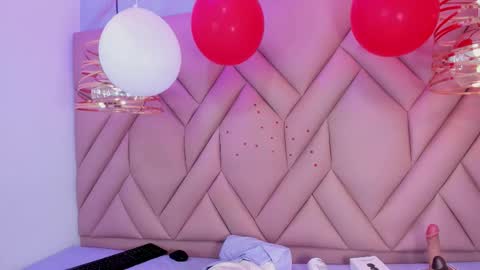 Snapshot of ibbie_ chatting on February 15, 12:18 am ibbie_ online show from February 15, 12:18 am