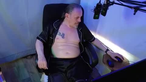 Snapshot of ibrichyrich chatting on May 24, 12:15 am Rich online show from May 24, 12:15 am