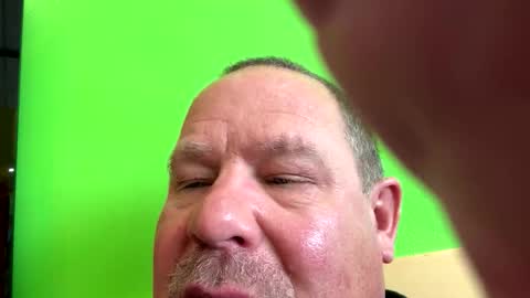 Snapshot of icanmakeyousquirt69 chatting on April 16, 8:42 pm icanmakeyousquirt69 online show from April 16, 8:42 pm