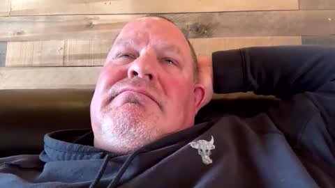 Snapshot of icanmakeyousquirt69 chatting on April 27, 8:51 pm icanmakeyousquirt69 online show from April 27, 8:51 pm