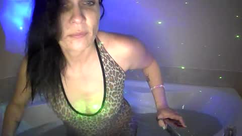 Snapshot of icarley8338 chatting on February 11, 10:31 am icarley8338 online show from February 11, 10:31 am