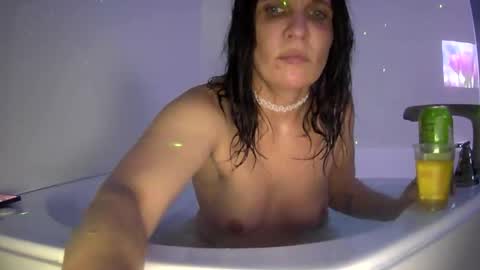 Snapshot of icarley8338 chatting on February 18, 5:03 am icarley8338 online show from February 18, 5:03 am