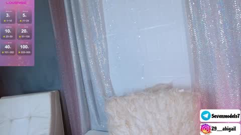 Snapshot of ice_y_abigail chatting on December 10, 5:00 pm ice_y_abigail online show from December 10, 5:00 pm