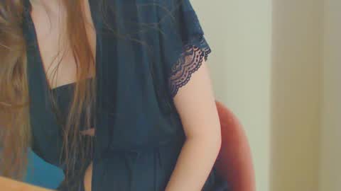 Snapshot of icebaby16 chatting on December 9, 1:55 pm Ice online show from December 9, 1:55 pm