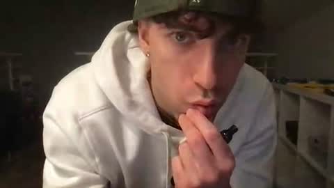 Snapshot of icyninesix chatting on December 18, 11:08 pm icyninesix online show from December 18, 11:08 pm