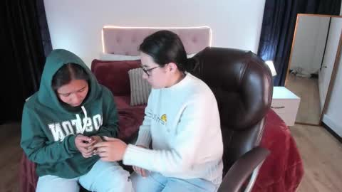 Snapshot of icysweetcam chatting on November 5, 10:15 am Icy online show from November 5, 10:15 am