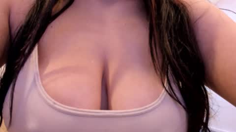 Snapshot of icysweetcam chatting on November 25, 10:26 am Icy online show from November 25, 10:26 am