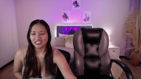 Snapshot of icysweetcam chatting on December 15, 1:04 pm Icy online show from December 15, 1:04 pm