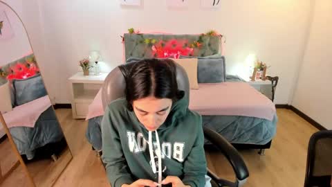 Icy online show from May 16, 11:31 am