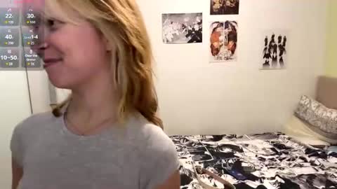 Snapshot of idellwold chatting on June 22, 7:22 pm Sarah online show from June 22, 7:22 pm