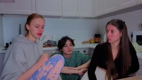 Julia and Mira online show from January 8, 11:34 am