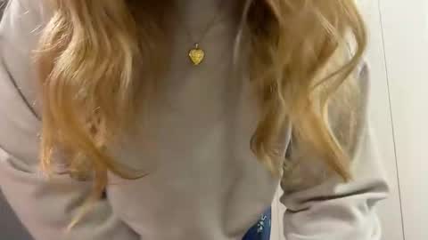 cassie online show from November 17, 4:18 am