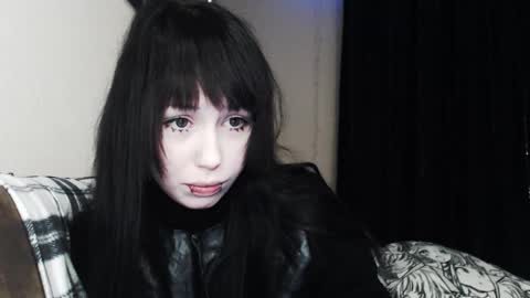 iiiiiiis online show from January 7, 11:18 pm