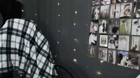 iiiiiiis online show from May 4, 10:28 pm