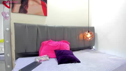 Isabella online show from June 26, 1:59 pm
