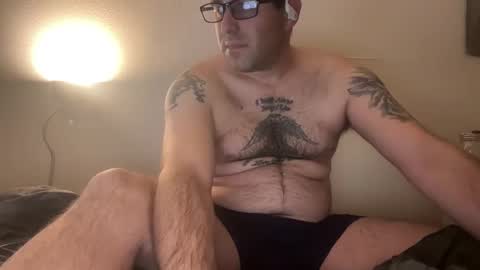 Snapshot of ij1321 chatting on February 13, 2:07 am LonelyDad online show from February 13, 2:07 am