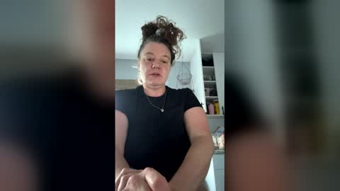 ilanamumma online show from May 29, 11:41 am