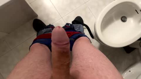 Snapshot of ilconte81 chatting on February 20, 10:37 pm ilconte81 online show from February 20, 10:37 pm