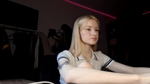 ShyLuna online show from February 7, 6:17 am