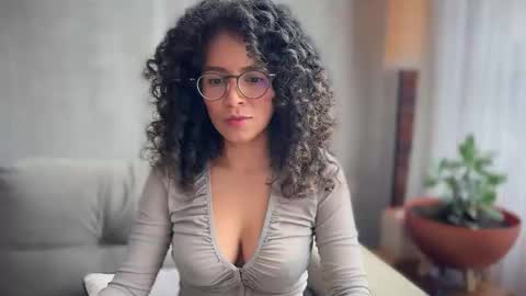 Kloe online show from October 1, 6:47 pm