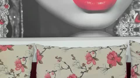 Snapshot of illegalbeauty87 chatting on October 1, 1:17 pm Ingrid or more easier...Miss GoDDess Mistress online show from October 1, 1:17 pm