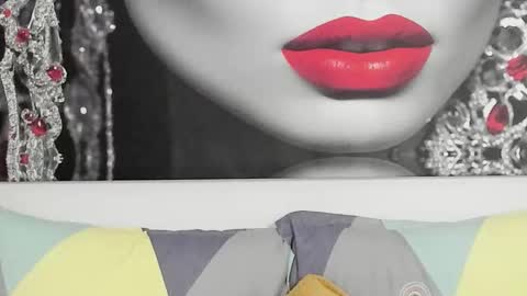 Snapshot of illegalbeauty87 chatting on November 12, 10:41 pm Ingrid or more easier...Miss GoDDess Mistress online show from November 12, 10:41 pm