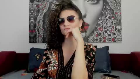 Snapshot of illegalbeauty87 chatting on November 29, 10:35 pm Ingrid or more easier...Miss GoDDess Mistress online show from November 29, 10:35 pm